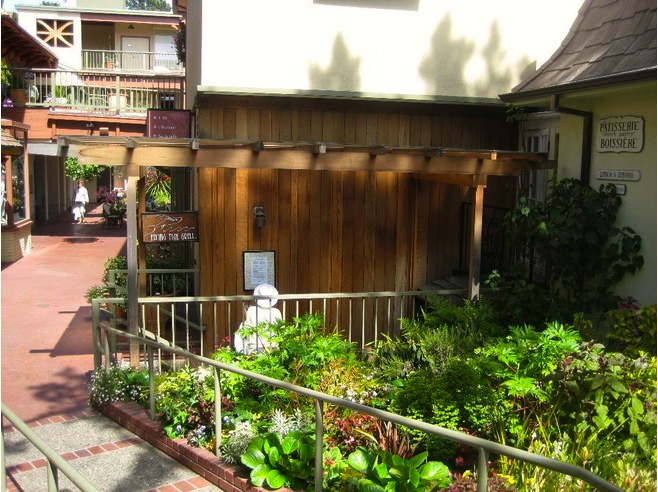 4021213-Flying_Fish_Grill_Carmel_by_the_Sea